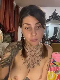 Izy_cute_ stripchat stream image