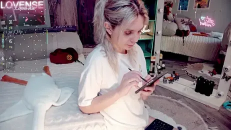 Careful_i_bite stripchat stream image