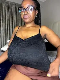 Bustygoddess32 stripchat stream image