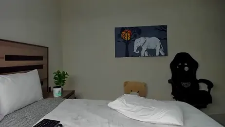 Renee-18 stripchat stream image