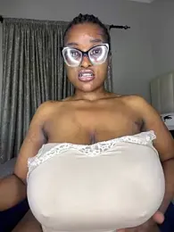 Bustygoddess32 stripchat stream image