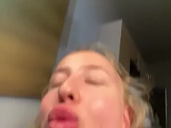 Nura_n_Sarah stripchat stream image