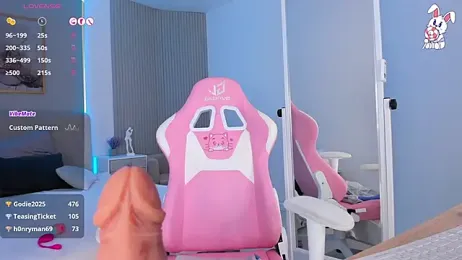 VirginChloe stripchat stream image