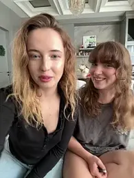 Nura_n_Sarah stripchat stream image