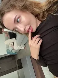 Nura_n_Sarah stripchat stream image