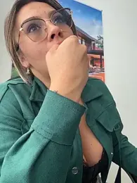 LIZ-06_ stripchat stream image