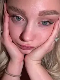 CherryEmmy stripchat stream image