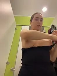 Holly_Play stripchat stream image, 03.04.2026 12:00