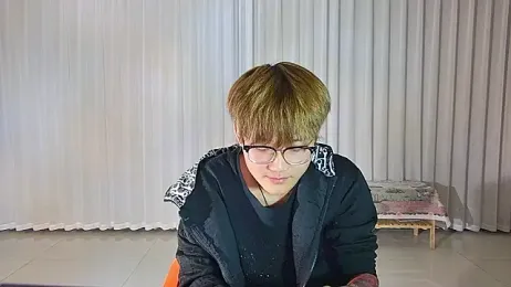 KK-cuteboy stripchat stream image