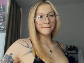 glossybabe_ chaturbate stream image, 19.04.2026 08:10