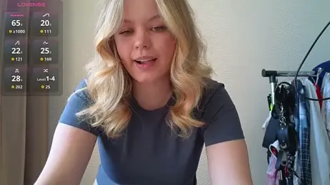 Milana15 stripchat stream image, 25.04.2026 14:50