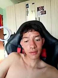heyy_noah11 stripchat stream image, 25.04.2026 18:00
