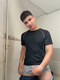 AdrianRinaldi stripchat stream image, 04.05.2026 13:40