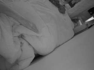 voyeurcam-julmodels-whitebed-4 camsoda stream image, 16.05.2026 16:10