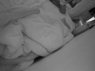 voyeurcam-julmodels-whitebed-4 camsoda stream image, 16.05.2026 16:10