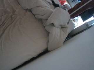 voyeurcam-julmodels-whitebed-4 camsoda stream image, 26.05.2026 18:40
