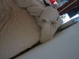 voyeurcam-julmodels-whitebed-4 camsoda stream image, 26.05.2026 18:40