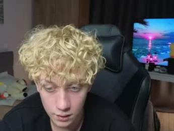 em_chipsi chaturbate stream image, 26.08.2026 19:00