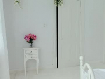 littlegreekflower chaturbate stream image