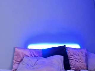 mollyybloom camsoda stream image