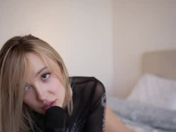 kriss0leoo chaturbate stream image