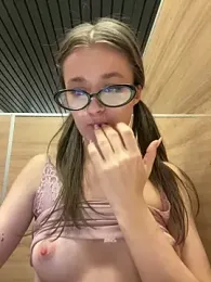 Mila___meow stripchat stream image