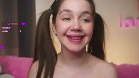 AmiLewis stripchat stream image