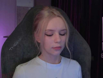 fymryn bongacams stream image