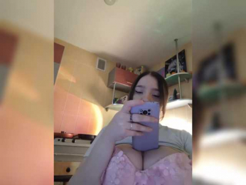 LittleDelora bongacams stream image