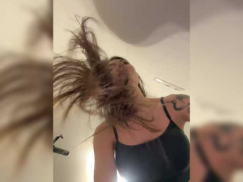 Roxysh bongacams stream image