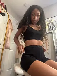 mismialove stripchat stream image