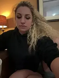 miamellycious stripchat stream image