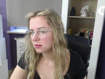 Soft-Zoey bongacams stream image