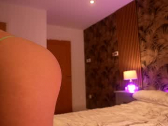 littlee33 chaturbate stream image