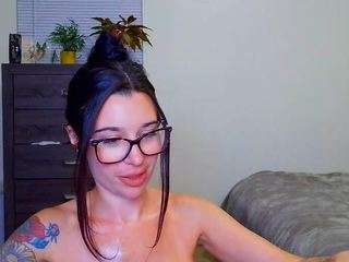 tighttinymilf camsoda stream image