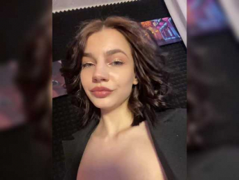 StrawberryGirl bongacams stream image