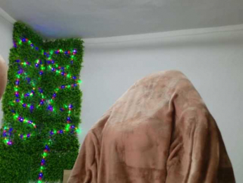 EmilyxJames bongacams stream image