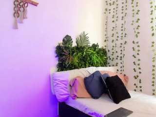 karlyee camsoda stream image