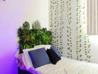 karlyee camsoda stream image