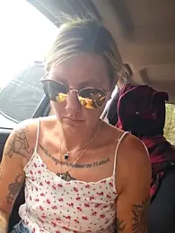 SheIsSomething stripchat stream image