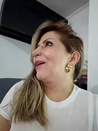 _Abril-Office1 stripchat stream image