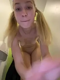 Lia__Love stripchat stream image