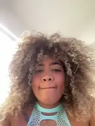 riri_brunnete stripchat stream image