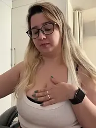 amooraaamoon stripchat stream image