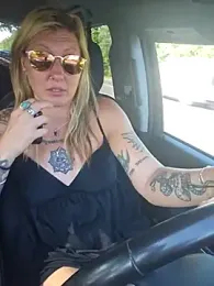 SheIsSomething stripchat stream image