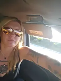 SheIsSomething stripchat stream image