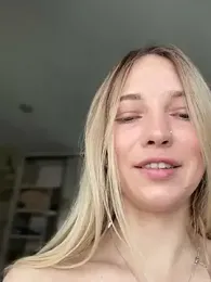 Adelina0001 stripchat stream image