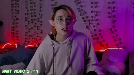 TrickyKitsune stripchat stream image