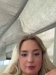 CherryEmmy stripchat stream image